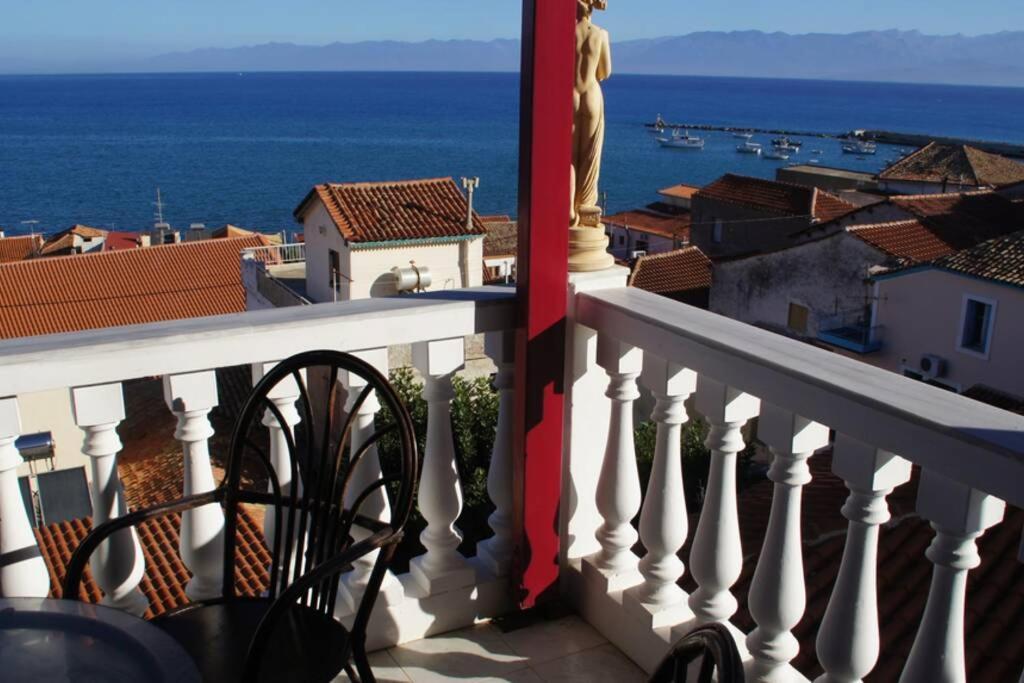 Ueber Den Daechern Von Koroni Extérieur photo