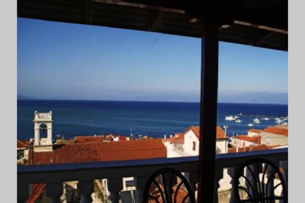 Ueber Den Daechern Von Koroni Extérieur photo