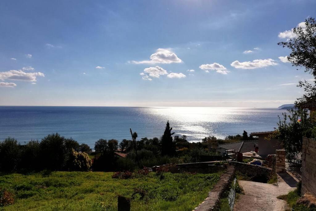 Ueber Den Daechern Von Koroni Extérieur photo