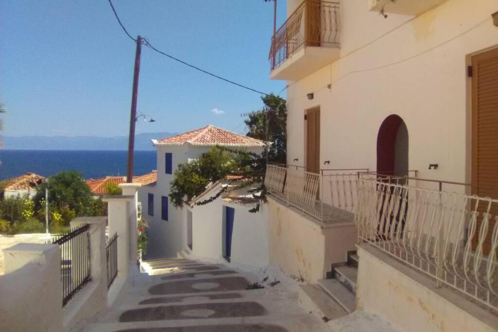 Ueber Den Daechern Von Koroni Extérieur photo