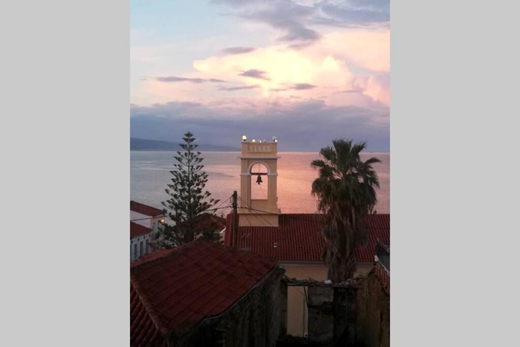 Ueber Den Daechern Von Koroni Extérieur photo