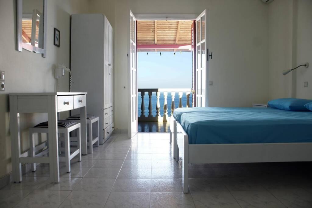 Ueber Den Daechern Von Koroni Extérieur photo