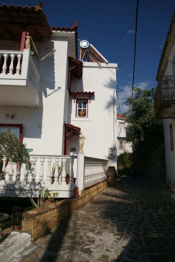 Ueber Den Daechern Von Koroni Extérieur photo